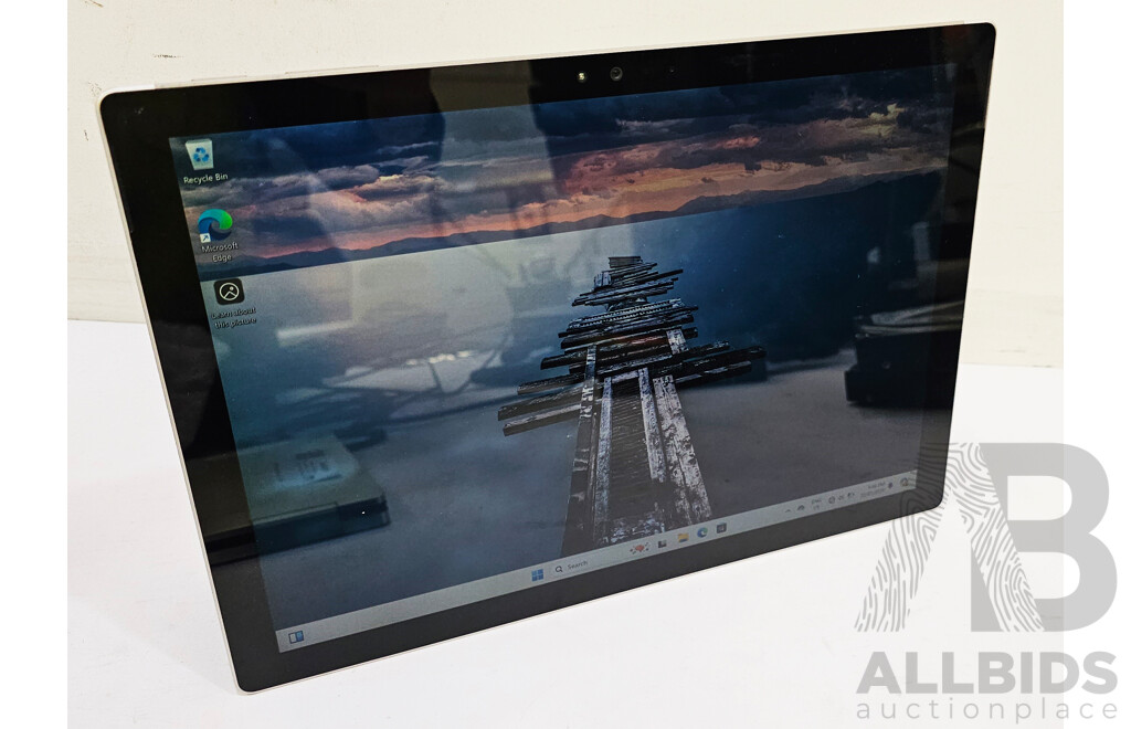 Microsoft (1724) Surface Pro 4 Intel Core I5 (6300U) 2.40GHz-3.00GHz 2-Core CPU 128GB 12-Inch Touchscreen Detachable Laptop