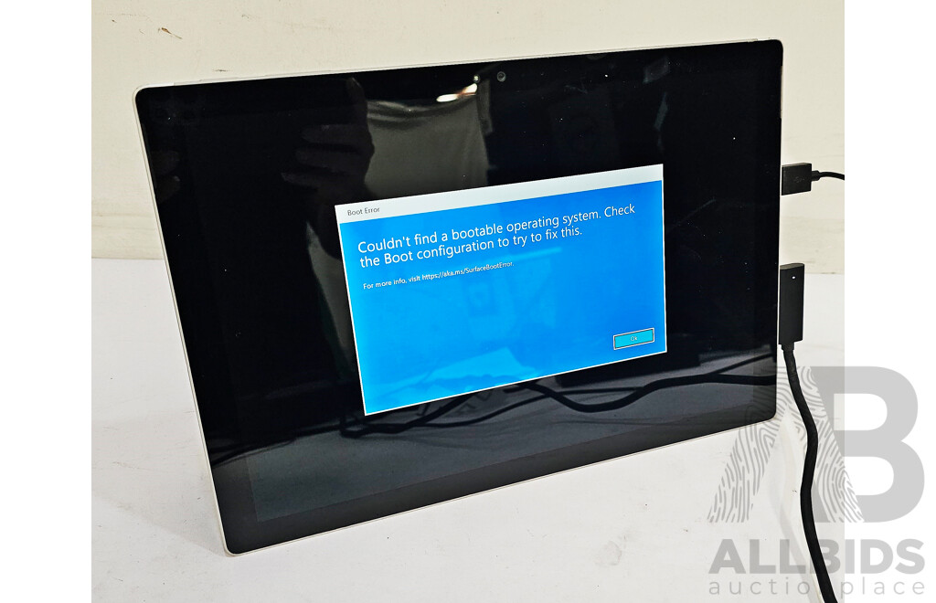 Microsoft (1724) Surface Pro 4 Intel Core I5 (6300U) 2.40GHz-3.00GHz 2-Core CPU 128GB 12-Inch Touchscreen Detachable Laptop