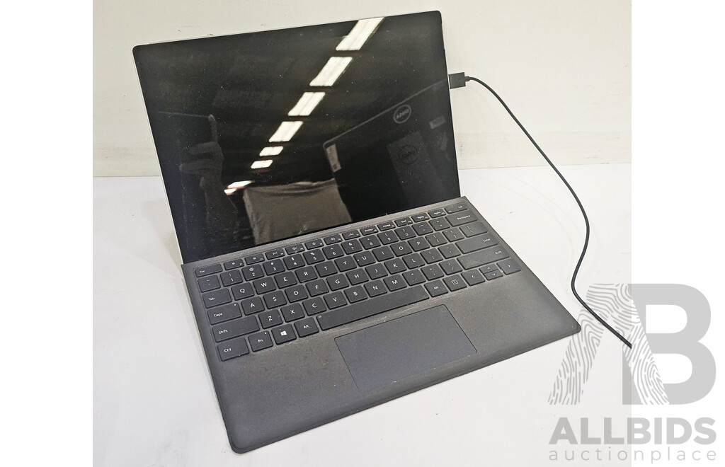 Microsoft (1796) Surface Pro 5 Intel Core i5 (7300U) 2.60GHz-3.50GHz 2-Core CPU 256GB 12.3-Inch Touchscreen Detachable Laptop