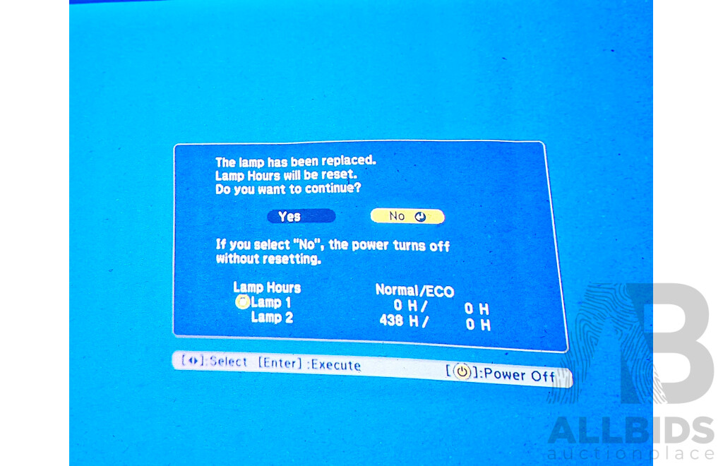 Epson (EB-Z8355W) WXGA LCD Projector