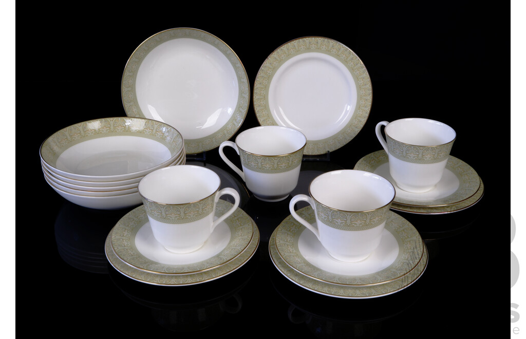 Vintage English Royal Doulton Porcelain 17 Pieces in Sonnet Pattern