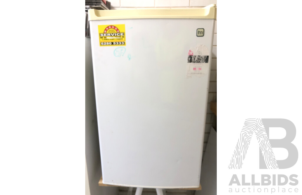 120 Litre Bar Fridge and Kitchen Appliances
