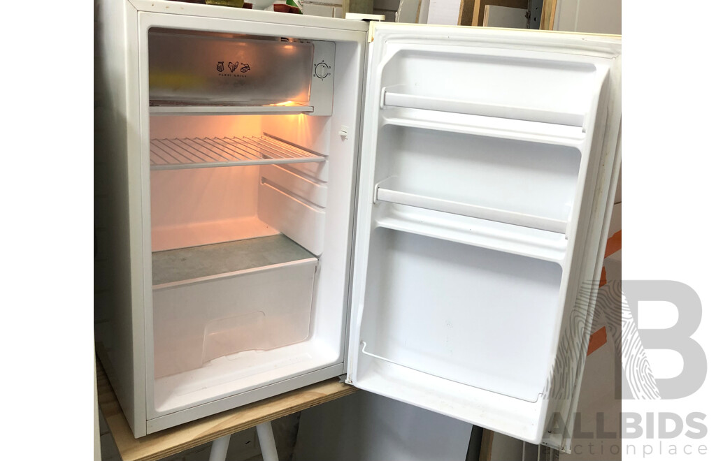 120 Litre Bar Fridge and Kitchen Appliances