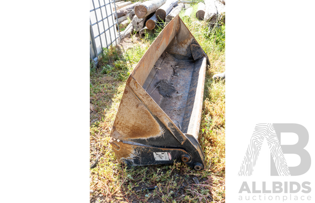 MLCC Agricultural Front End Loader 4 in 1 Bucket to Suit New Holland Tractor