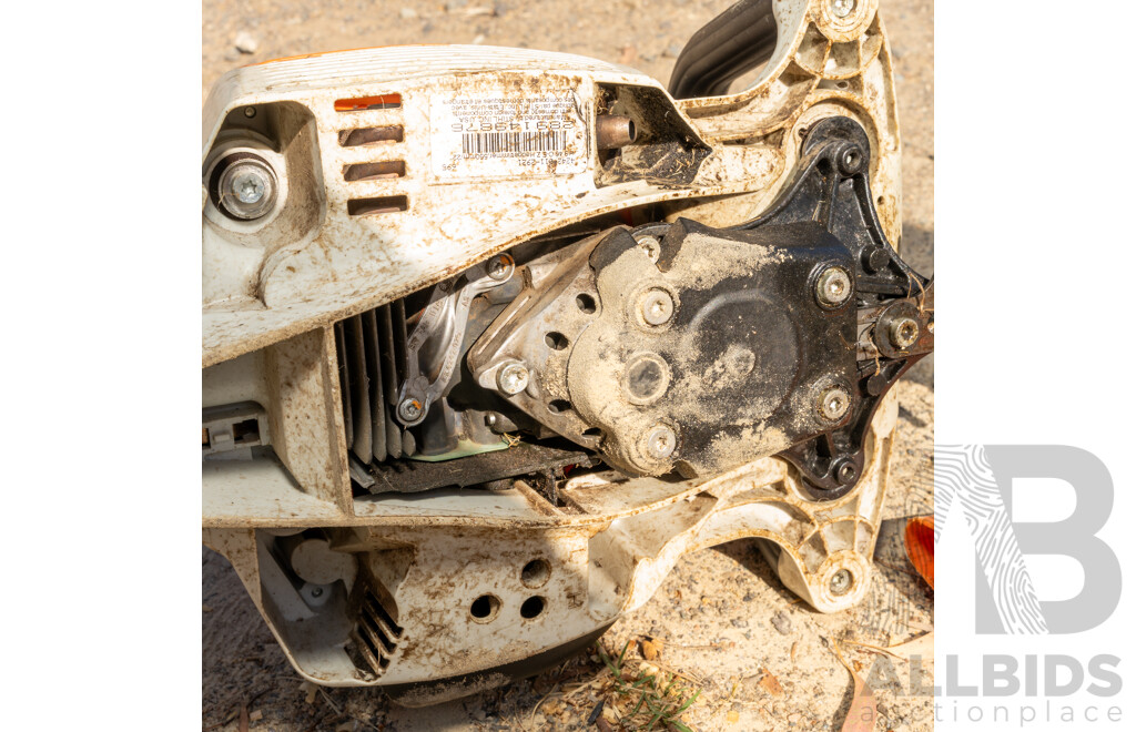 Stihl HS 46C, 2 Stroke Petrol Hedge Trimmer with Blade Cover ETC