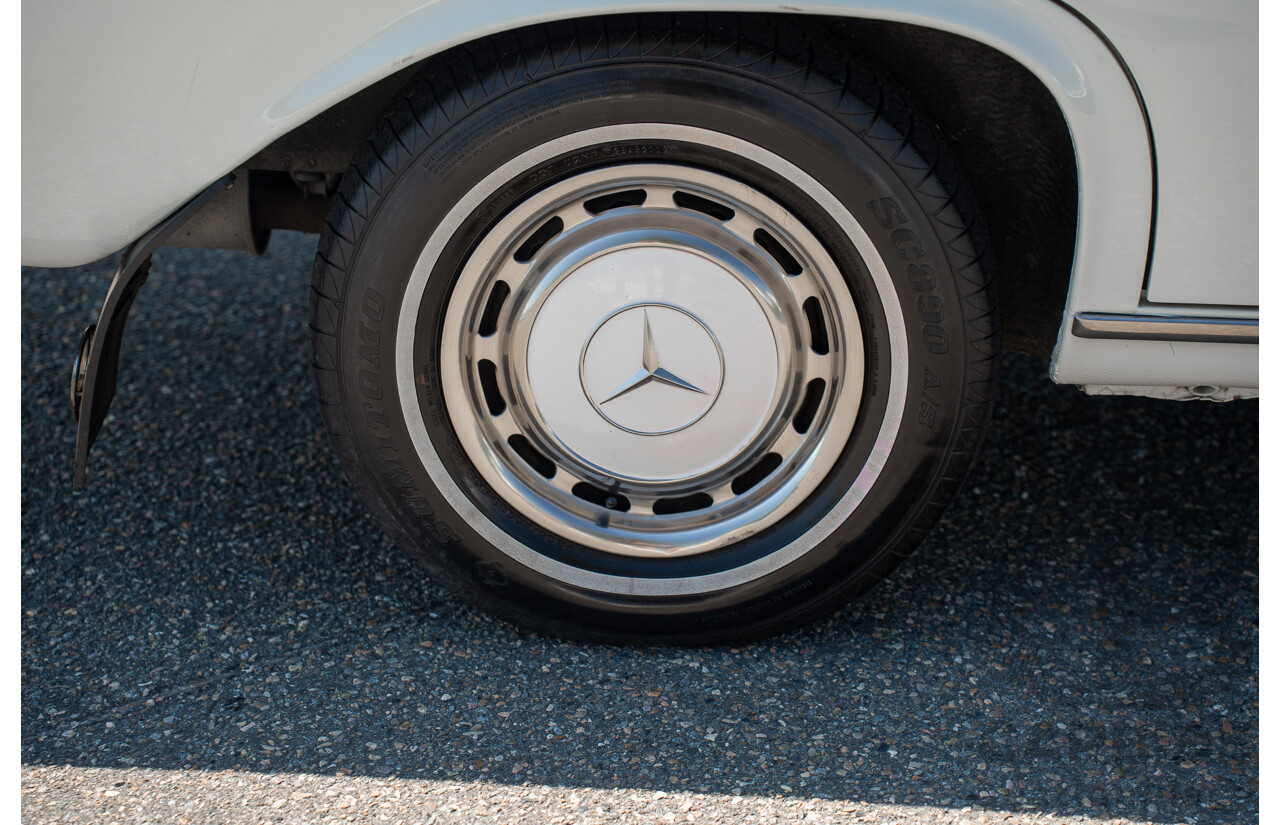 10/1972 Mercedes Benz 280 SE 3.5 W108 4d Sedan Papyrus White V8 3.5L