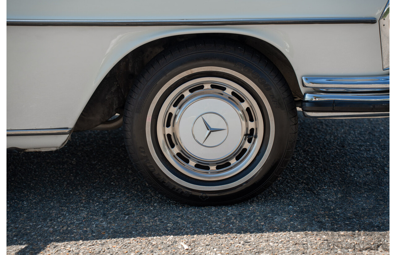 10/1972 Mercedes Benz 280 SE 3.5 W108 4d Sedan Papyrus White V8 3.5L