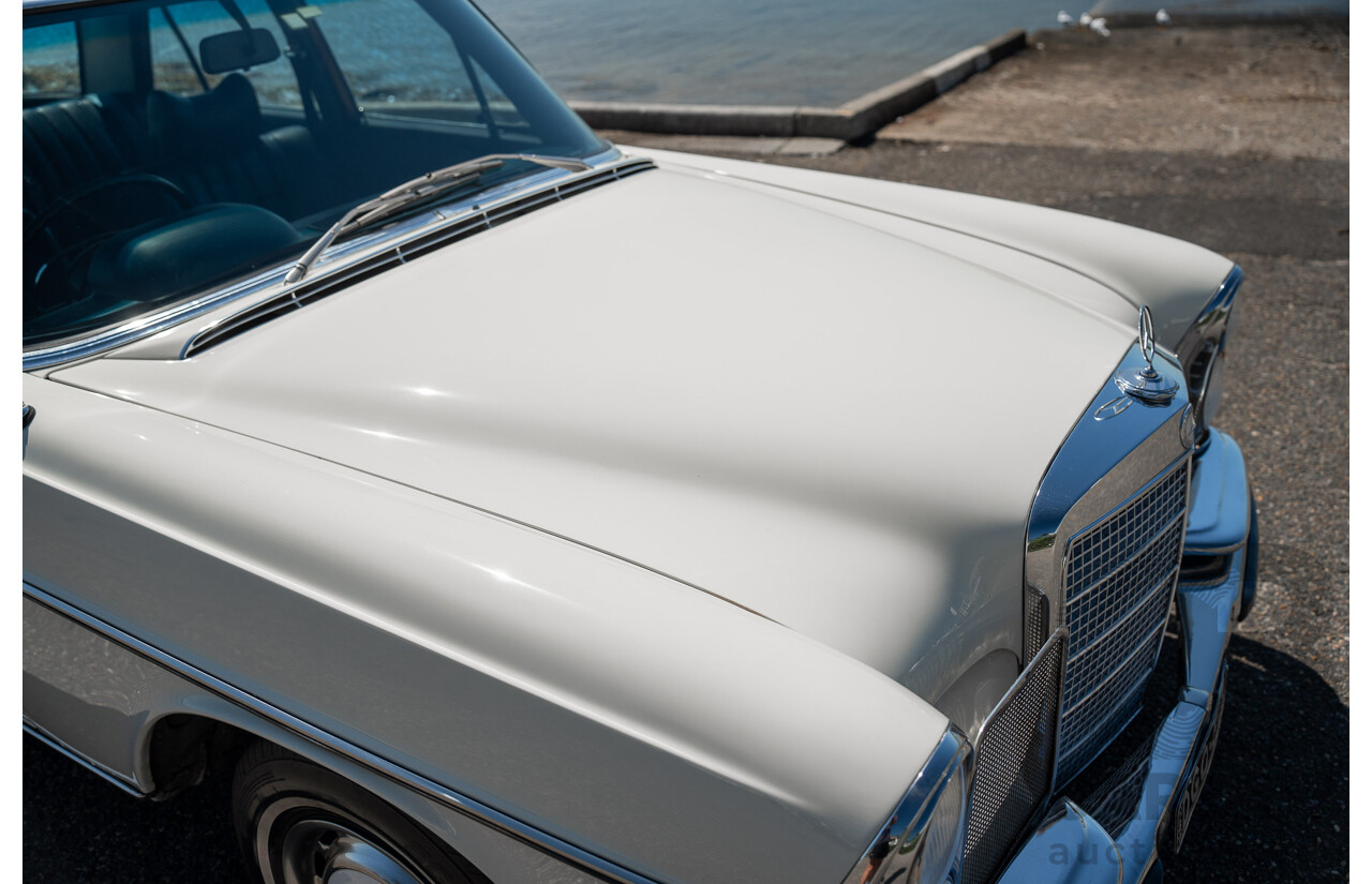 10/1972 Mercedes Benz 280 SE 3.5 W108 4d Sedan Papyrus White V8 3.5L