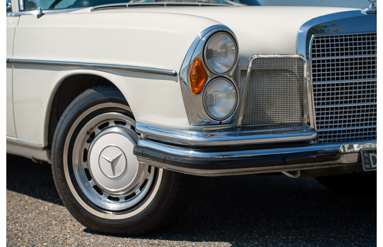 10/1972 Mercedes Benz 280 SE 3.5 W108 4d Sedan Papyrus White V8 3.5L