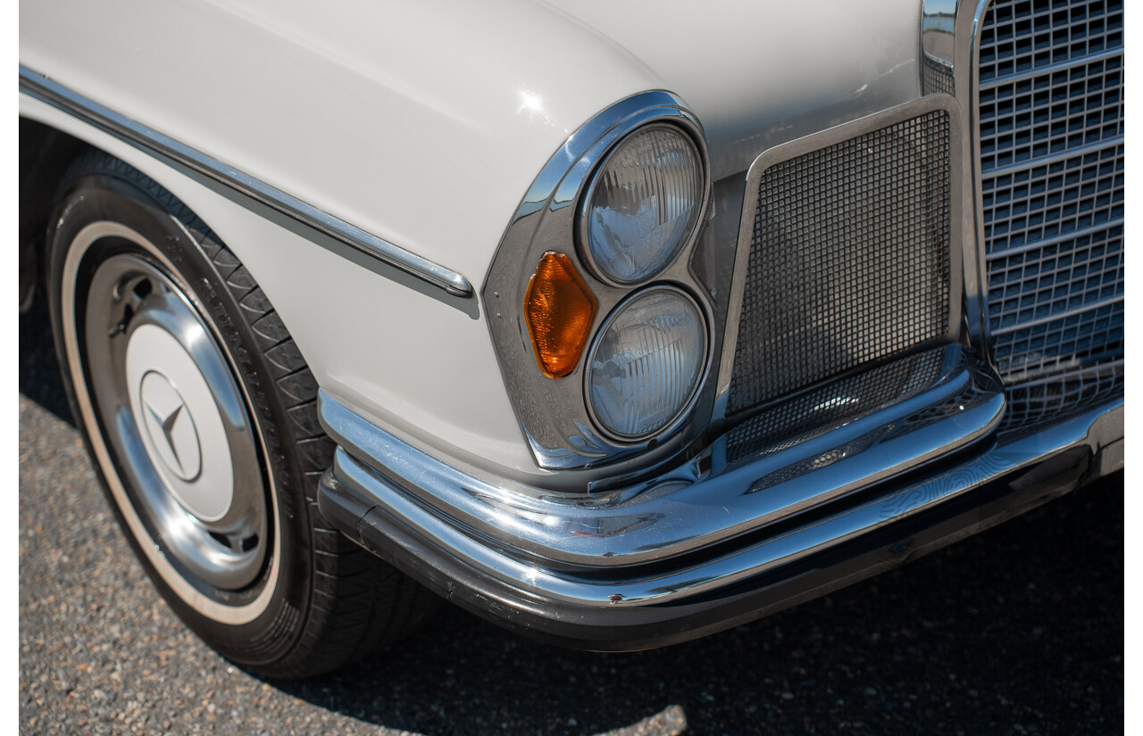 10/1972 Mercedes Benz 280 SE 3.5 W108 4d Sedan Papyrus White V8 3.5L