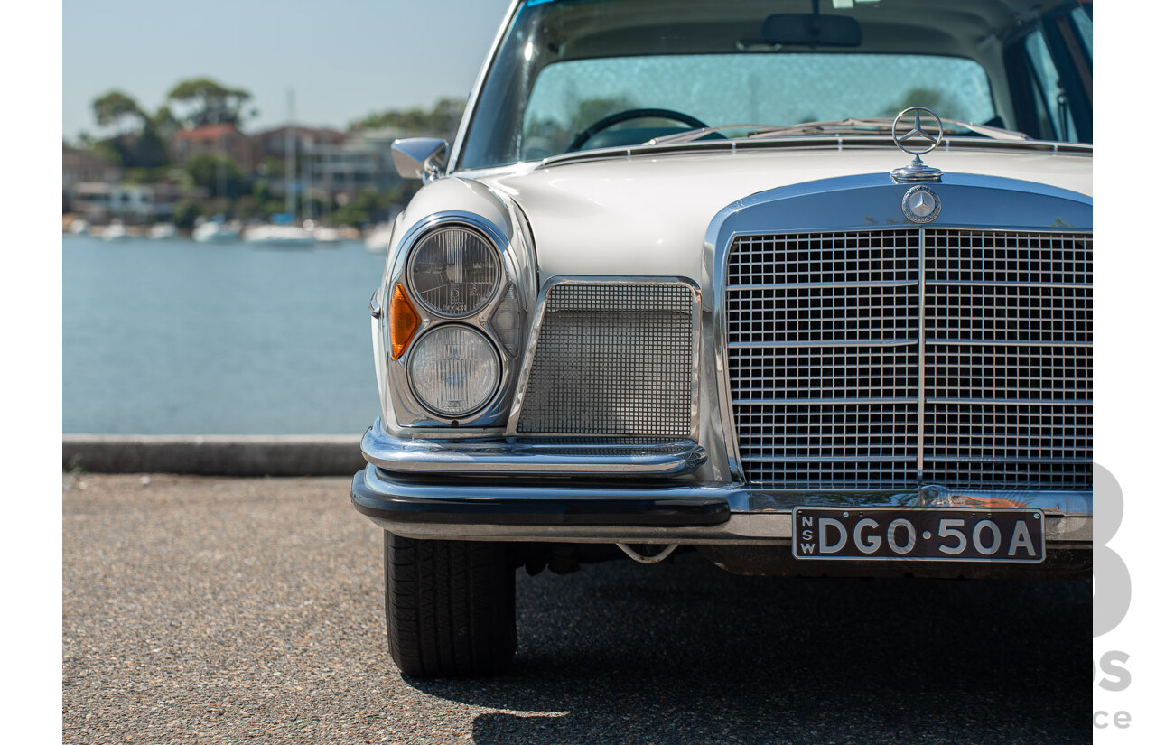 10/1972 Mercedes Benz 280 SE 3.5 W108 4d Sedan Papyrus White V8 3.5L