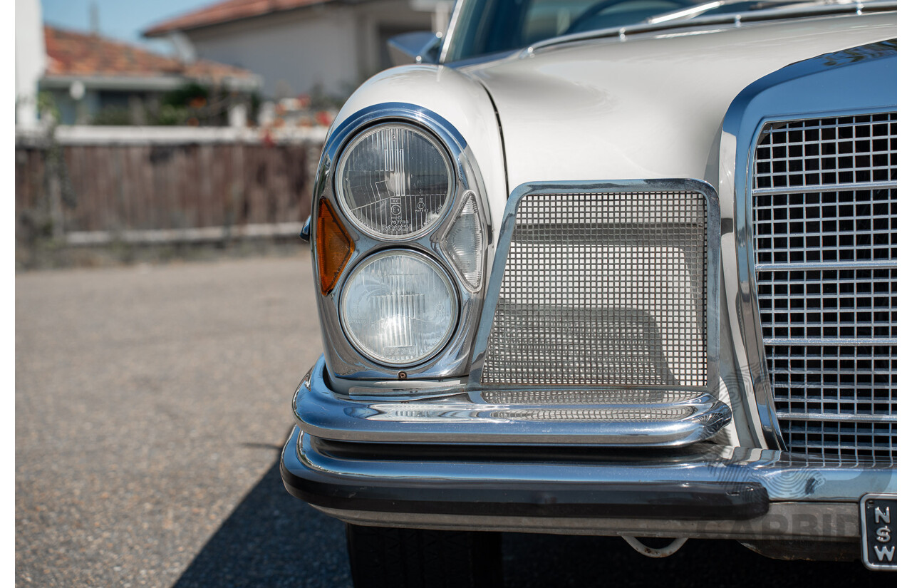 10/1972 Mercedes Benz 280 SE 3.5 W108 4d Sedan Papyrus White V8 3.5L