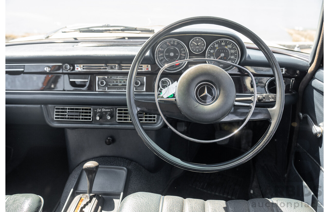 10/1972 Mercedes Benz 280 SE 3.5 W108 4d Sedan Papyrus White V8 3.5L