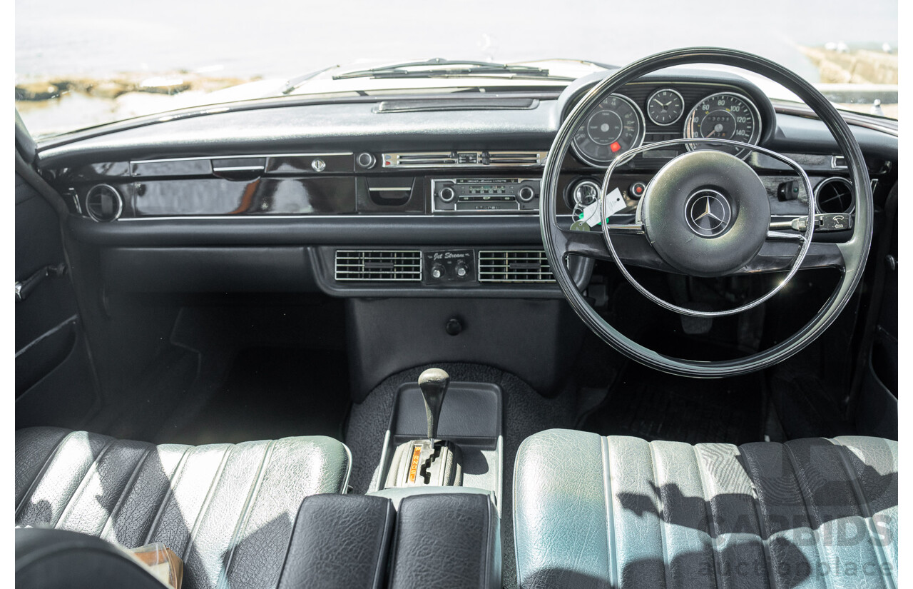 10/1972 Mercedes Benz 280 SE 3.5 W108 4d Sedan Papyrus White V8 3.5L