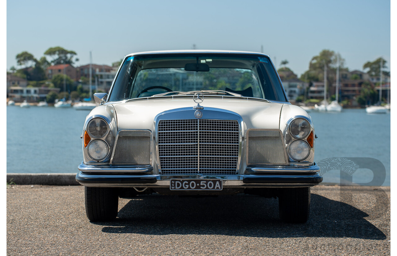 10/1972 Mercedes Benz 280 SE 3.5 W108 4d Sedan Papyrus White V8 3.5L