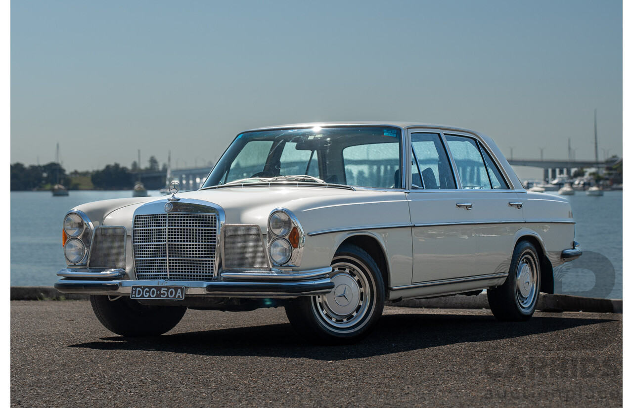 10/1972 Mercedes Benz 280 SE 3.5 W108 4d Sedan Papyrus White V8 3.5L