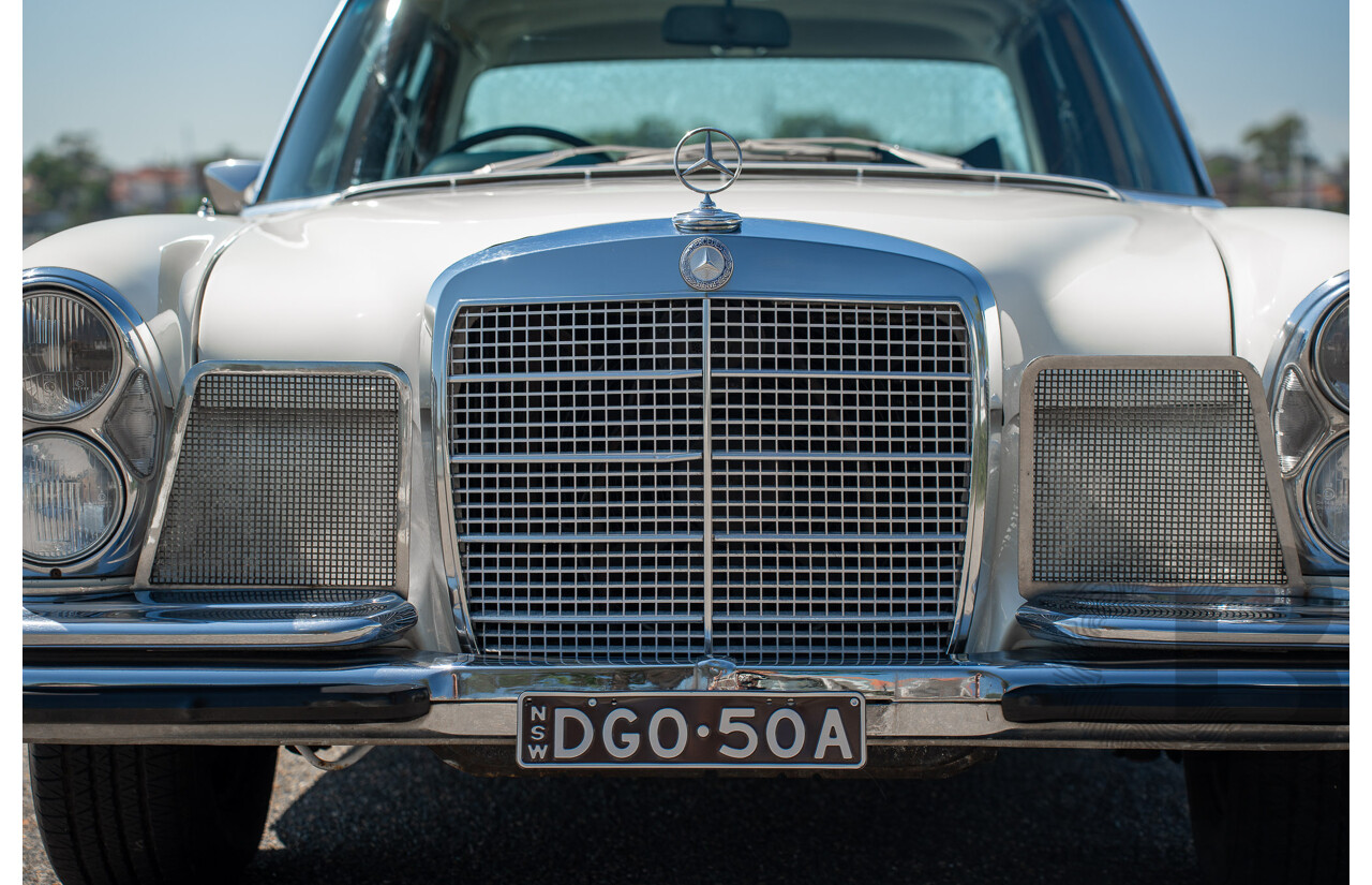 10/1972 Mercedes Benz 280 SE 3.5 W108 4d Sedan Papyrus White V8 3.5L