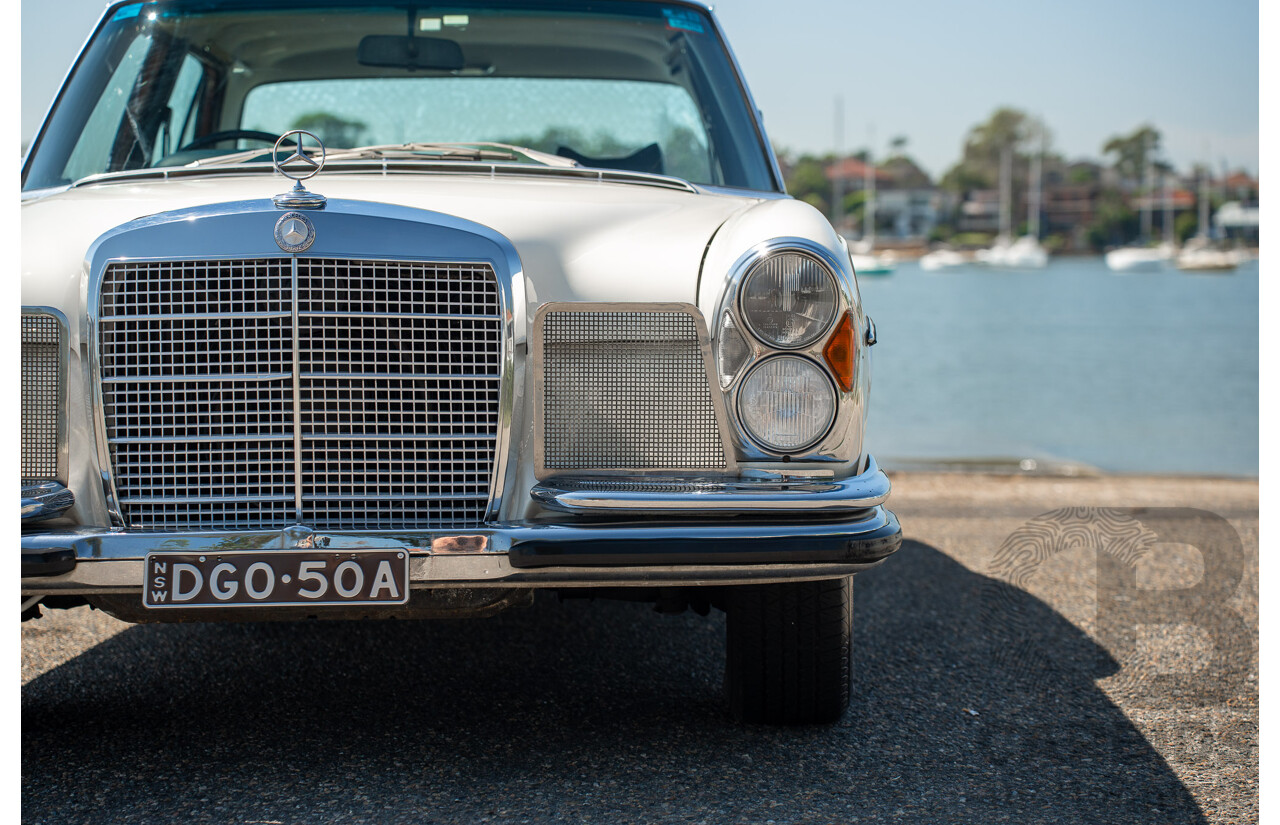 10/1972 Mercedes Benz 280 SE 3.5 W108 4d Sedan Papyrus White V8 3.5L