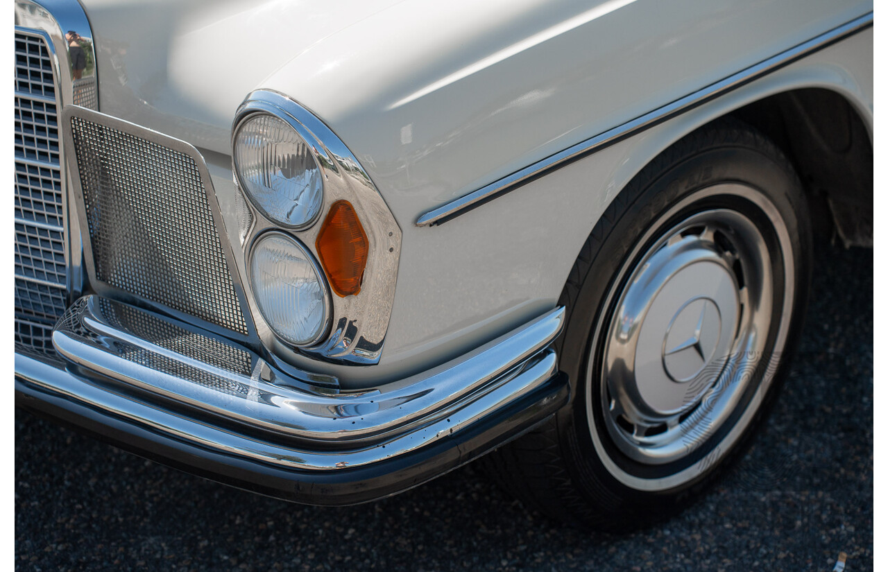 10/1972 Mercedes Benz 280 SE 3.5 W108 4d Sedan Papyrus White V8 3.5L