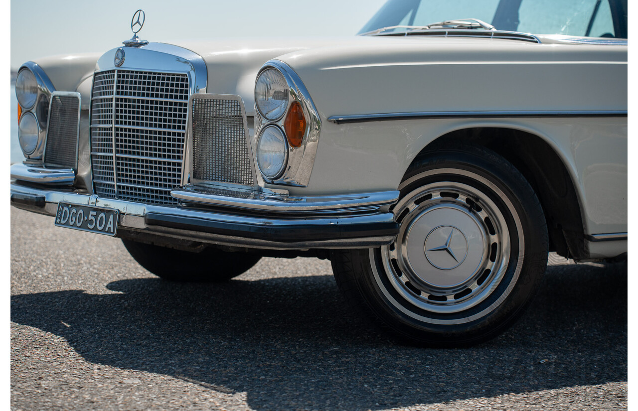 10/1972 Mercedes Benz 280 SE 3.5 W108 4d Sedan Papyrus White V8 3.5L