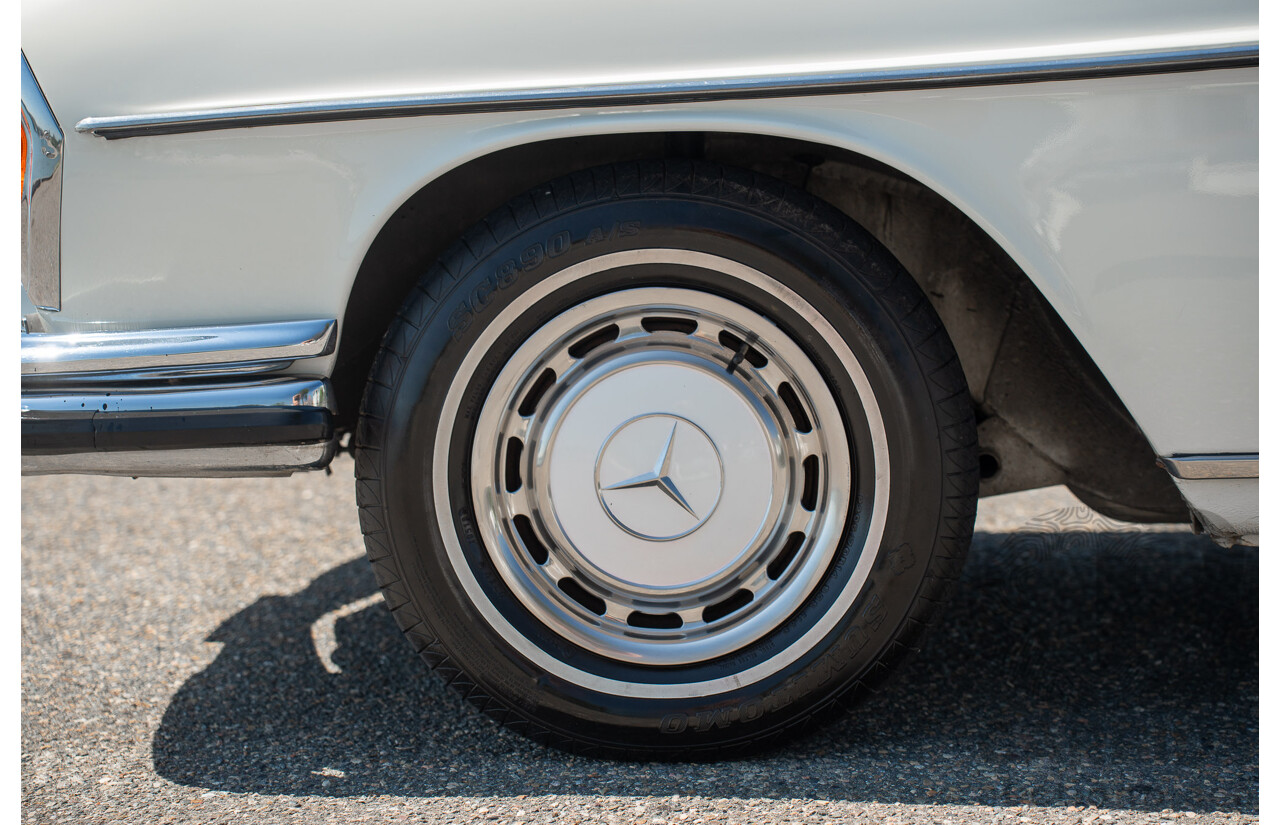10/1972 Mercedes Benz 280 SE 3.5 W108 4d Sedan Papyrus White V8 3.5L