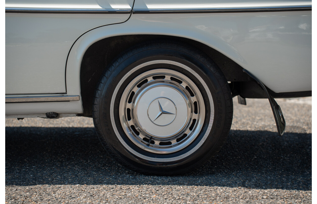 10/1972 Mercedes Benz 280 SE 3.5 W108 4d Sedan Papyrus White V8 3.5L