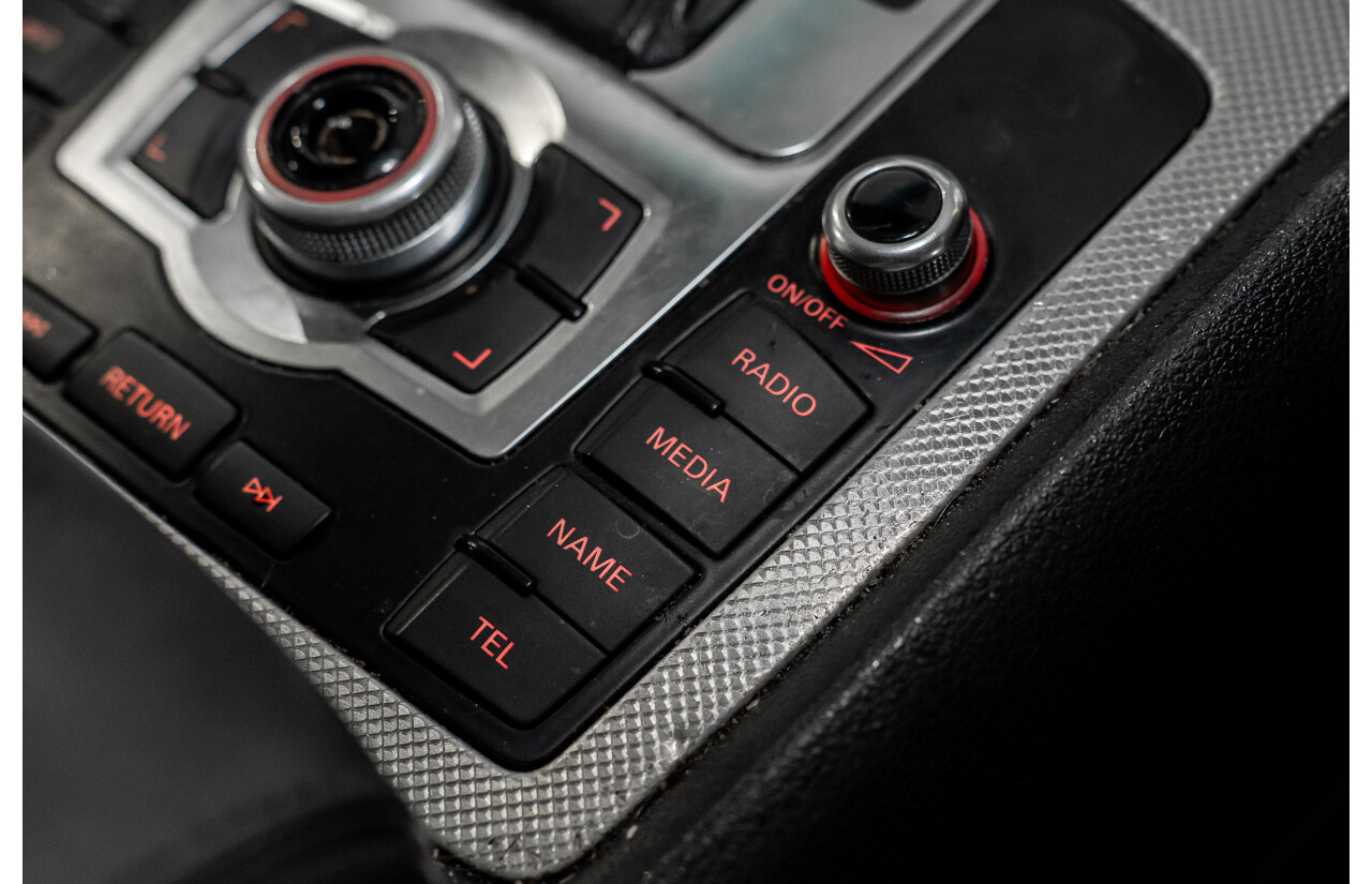 12/2010 Audi Q7 3.0 TDI Quattro (AWD) MY11 4d Ice Silver Metallic Turbo Diesel 3.0L - 7 Seater