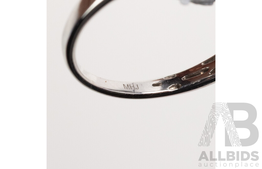 18ct Michael Hill Jewellers Diamond Set Wedding Ring, TDW 0.25ct, Size O, 2.30 Grams - as New