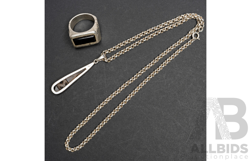 Sterling Silver Onyx Pendant & Necklace & Unusal Sterling Silver Ring with Onxy Cabochon, 35.30 Grams