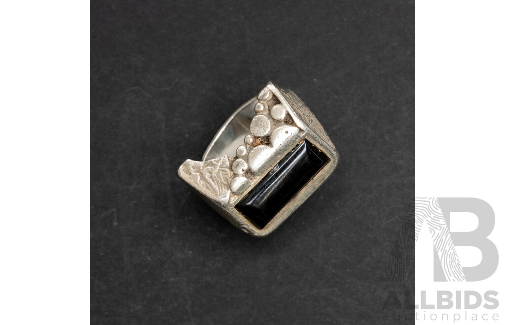 Sterling Silver Onyx Pendant & Necklace & Unusal Sterling Silver Ring with Onxy Cabochon, 35.30 Grams