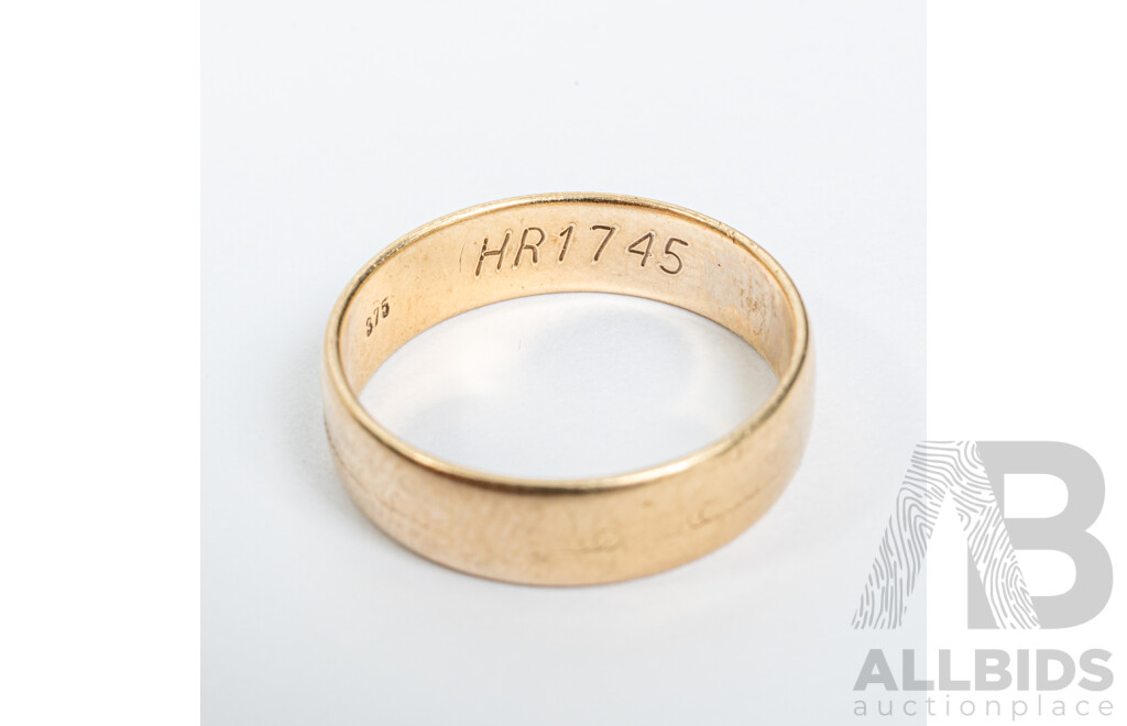 9ct Flat Curve Profile Wedding Ring, Size O, 2.73 Grams