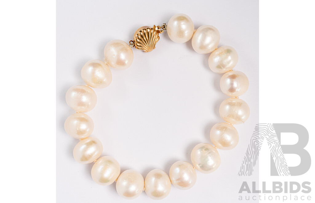 14ct Freshwater Baroque Cultured Pearl Bracelet, 11.5mm - 12.5mm, 18.5cm, 31.76 Grams Total Weight
