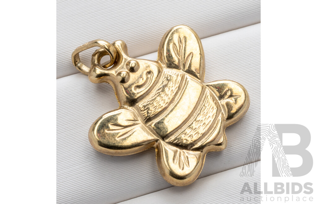 9ct Yellow Gold Cute Flat Bee Charm/pendant, 20mm Long, 0.75 Grams