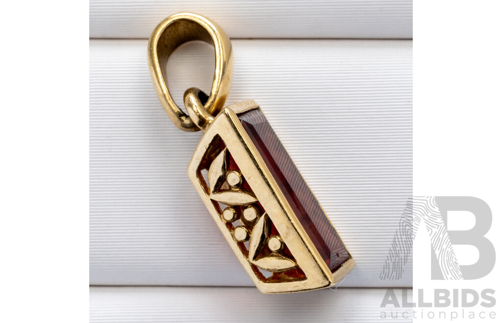 9ct Garnet Pendant, 17mm Long, 1.21 Grams