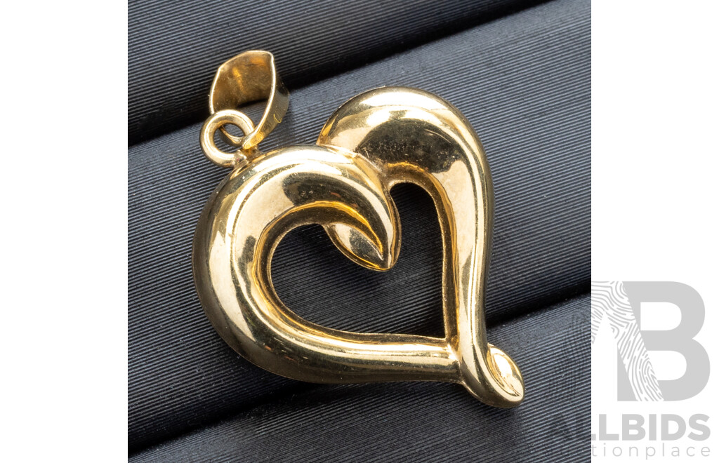 9ct Open Heart Pendant, 22mm long, 1.06 Grams