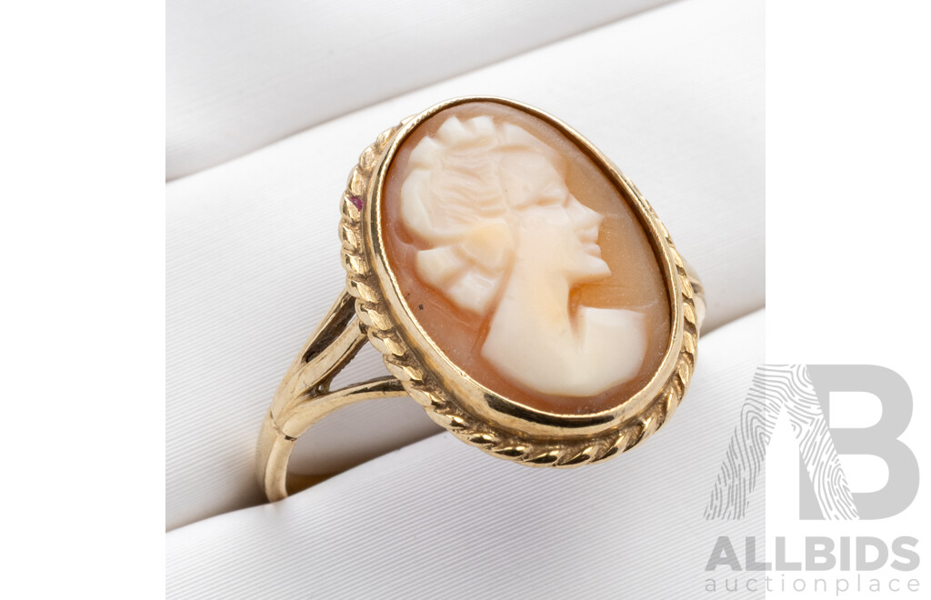 9ct Yellow Gold Vintage Shell Cameo Ring, Size K, 2.54 Grams