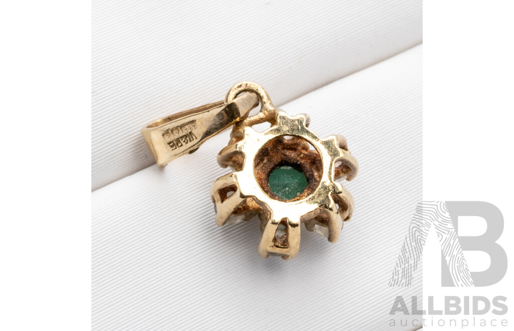 9ct Emerald & Diamond Daisy Pendant, TDW 0.12ct, 14mm, 0.68 Grams