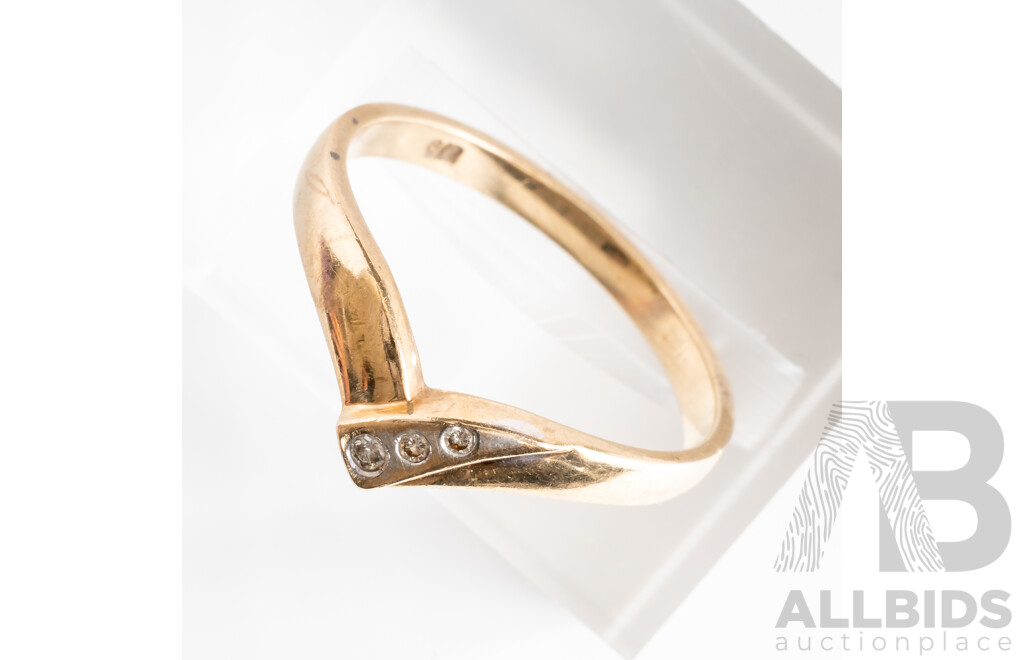 9ct Diamond Set V Shaped Ring, TDW 0.035ct, Size Q, 2.04 Grams