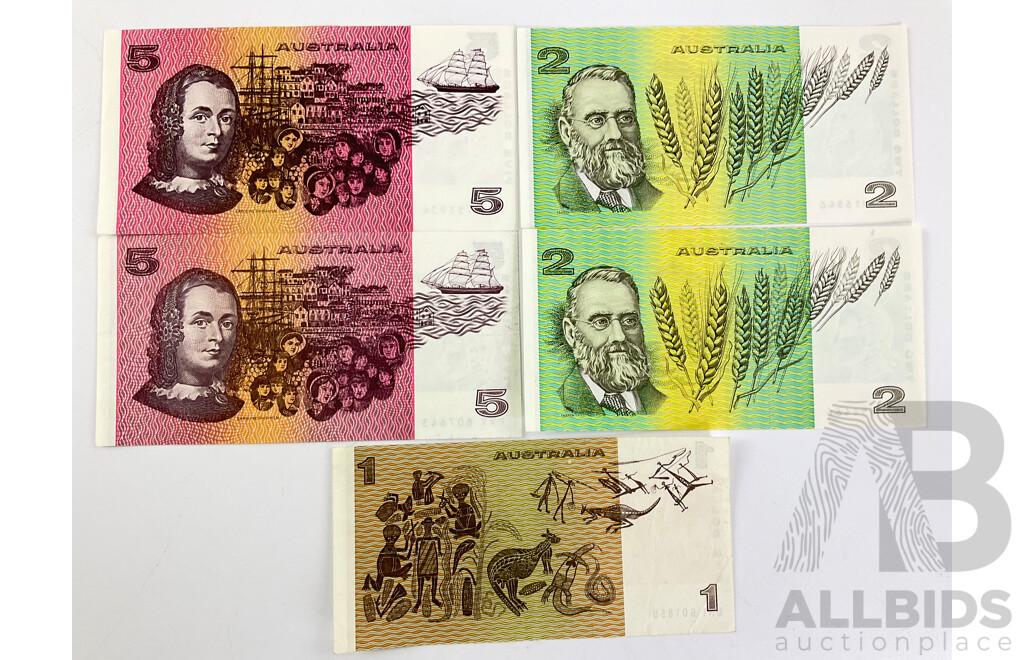 Two 1985 Five Dollar Notes Johnston/Fraser R209a, Two 1985 Two Dollar Notes Johnston/Fraser R89, 1982 One Dollar Note, Johnston/Stone R78