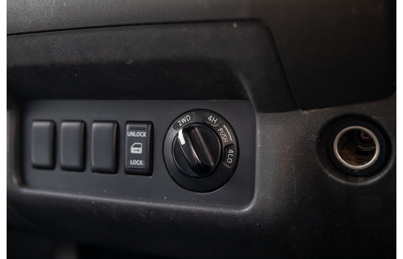 3/2008 Nissan Navara ST-X (4x4) D40 Dual Cab P/Up Arctic White Turbo Diesel 2.5L