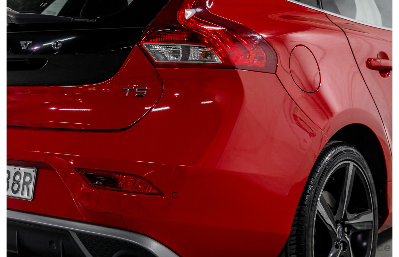 10/2013 Volvo V40 T5 R-Design M MY14 5d Hatchback Passion Red Turbo 2.5L