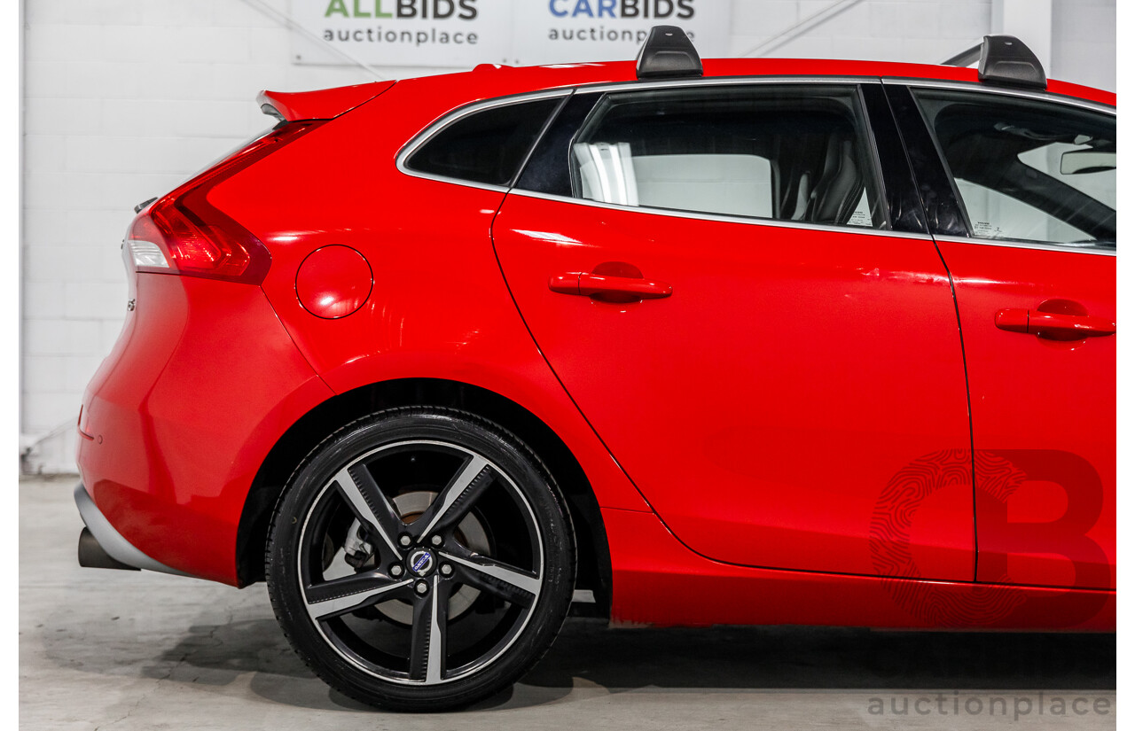 10/2013 Volvo V40 T5 R-Design M MY14 5d Hatchback Passion Red Turbo 2.5L