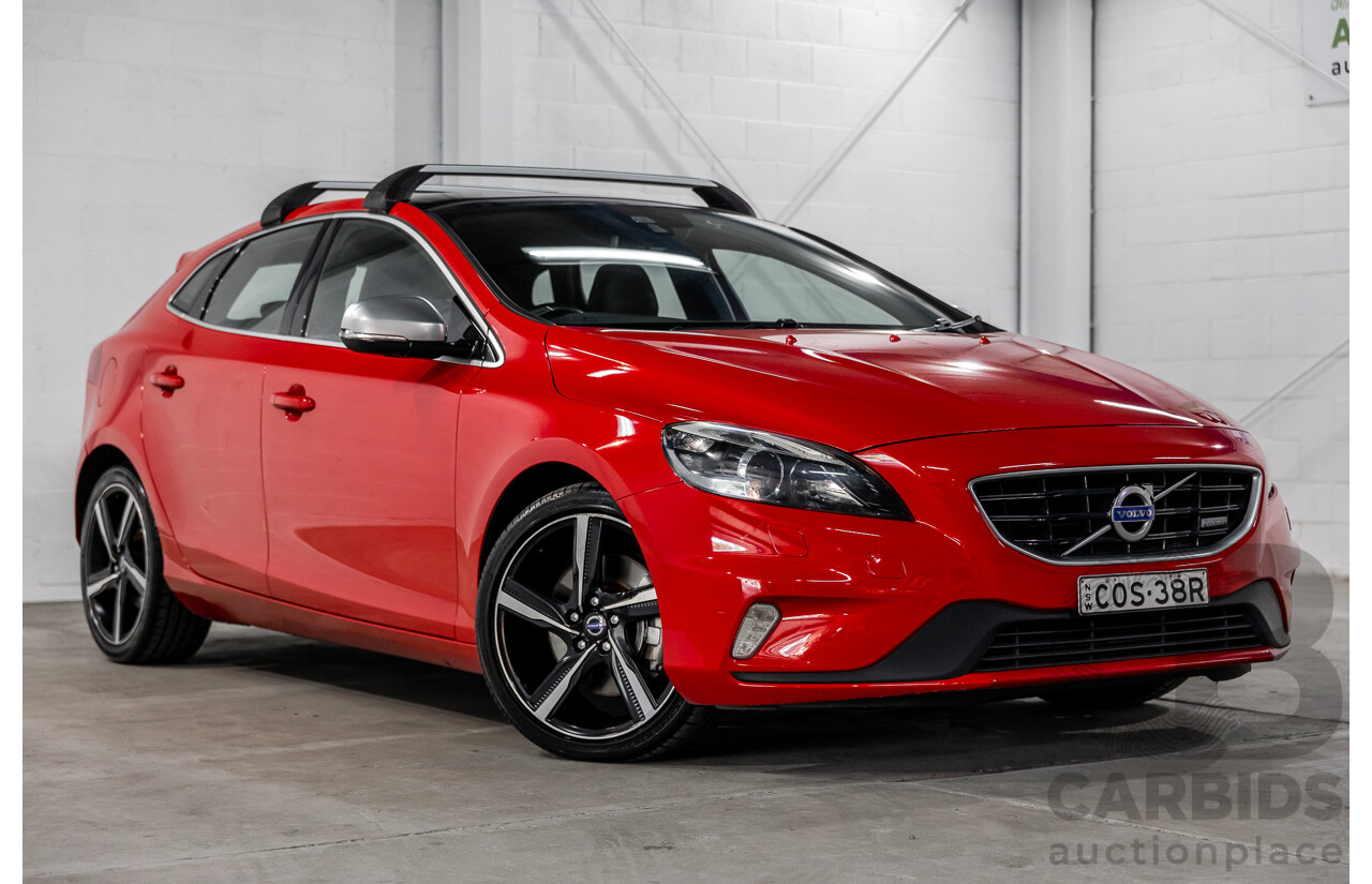 10/2013 Volvo V40 T5 R-Design M MY14 5d Hatchback Passion Red Turbo 2.5L