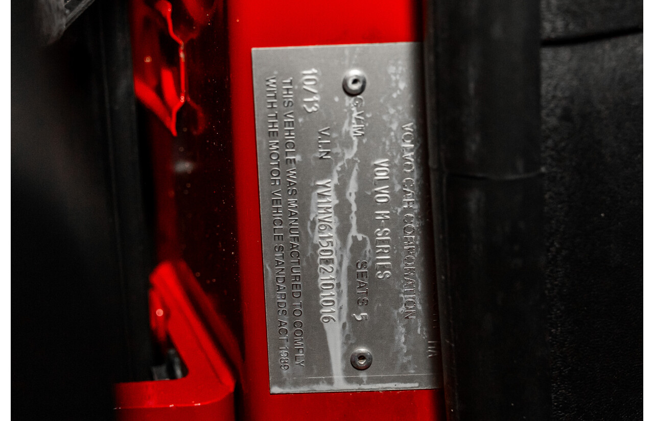 10/2013 Volvo V40 T5 R-Design M MY14 5d Hatchback Passion Red Turbo 2.5L