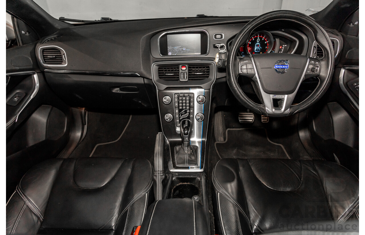 10/2013 Volvo V40 T5 R-Design M MY14 5d Hatchback Passion Red Turbo 2.5L