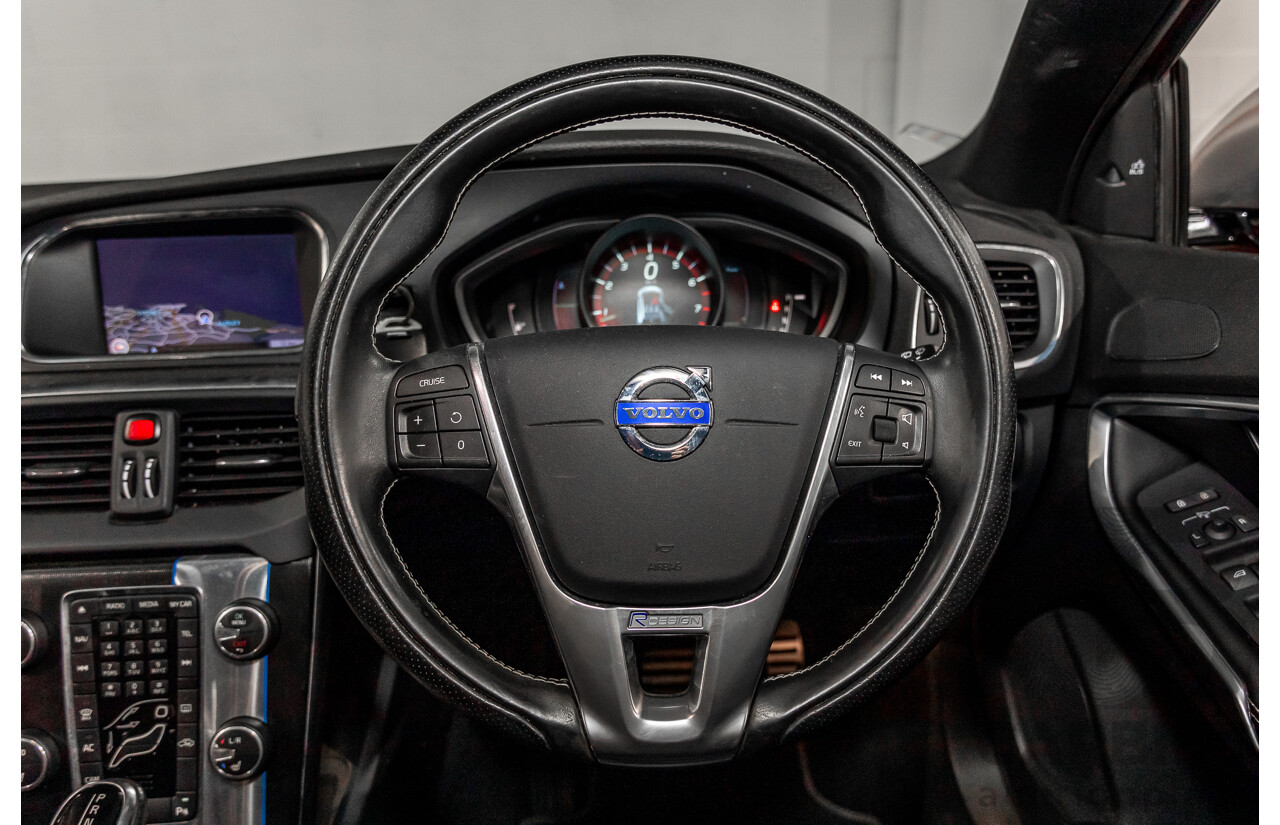 10/2013 Volvo V40 T5 R-Design M MY14 5d Hatchback Passion Red Turbo 2.5L