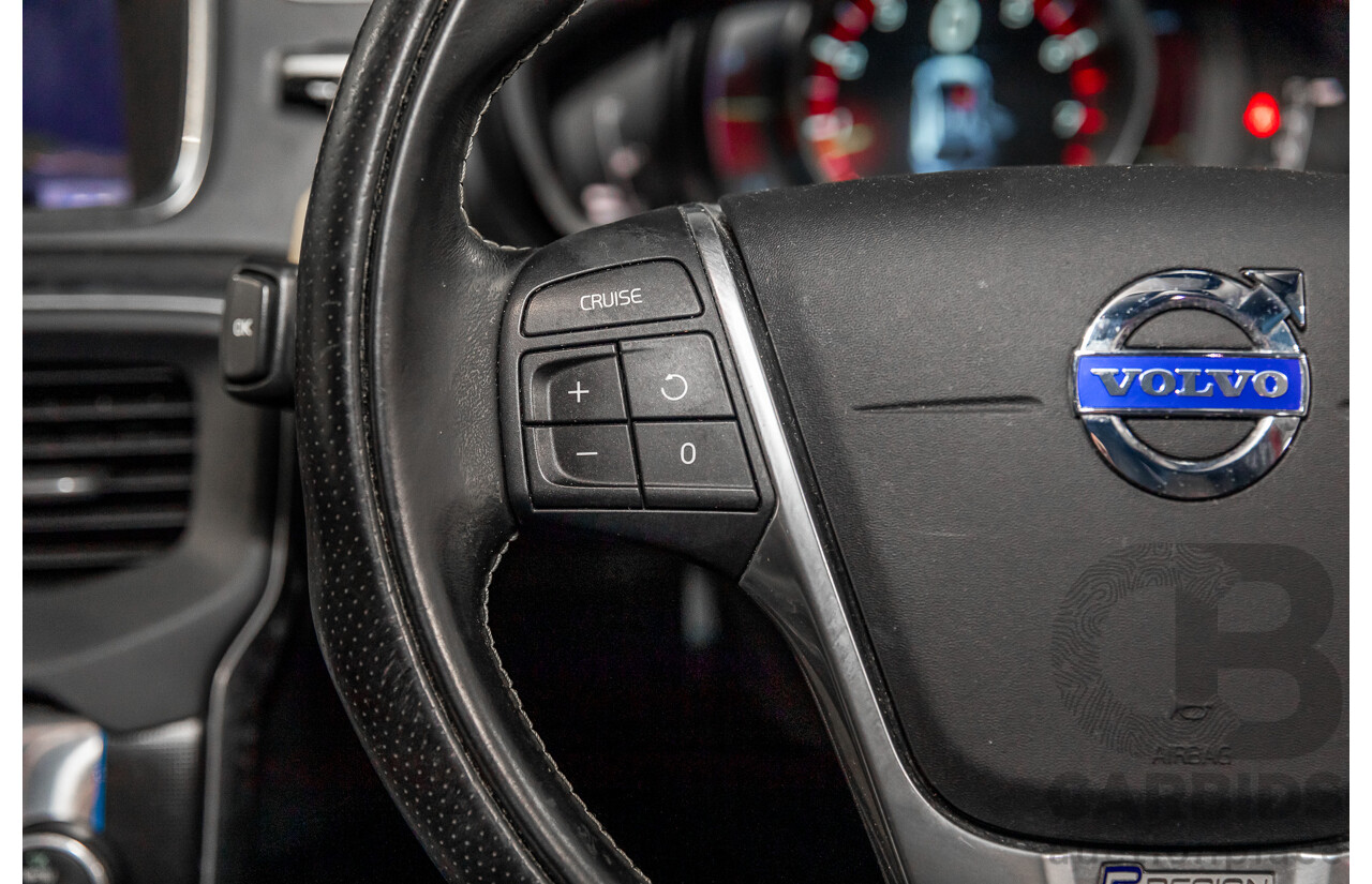 10/2013 Volvo V40 T5 R-Design M MY14 5d Hatchback Passion Red Turbo 2.5L