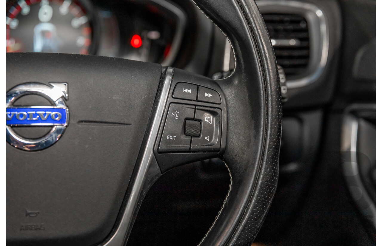 10/2013 Volvo V40 T5 R-Design M MY14 5d Hatchback Passion Red Turbo 2.5L