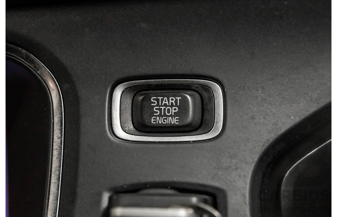 10/2013 Volvo V40 T5 R-Design M MY14 5d Hatchback Passion Red Turbo 2.5L