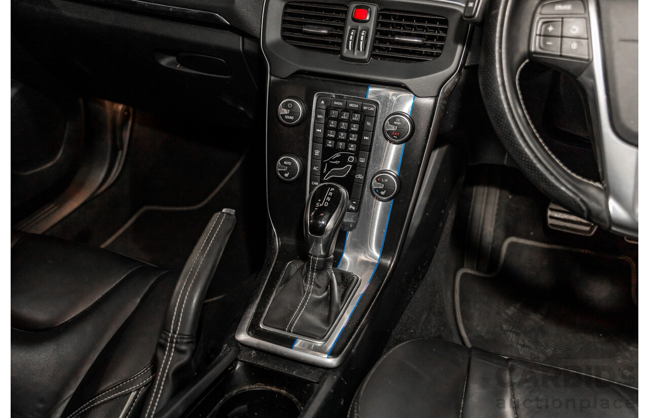 10/2013 Volvo V40 T5 R-Design M MY14 5d Hatchback Passion Red Turbo 2.5L